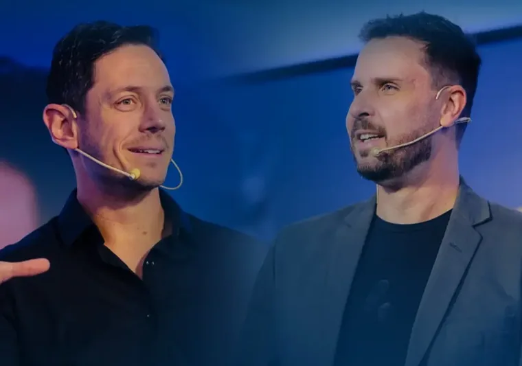 Renan Kaminski e Aleksander Avalca, fundadores da 4blue